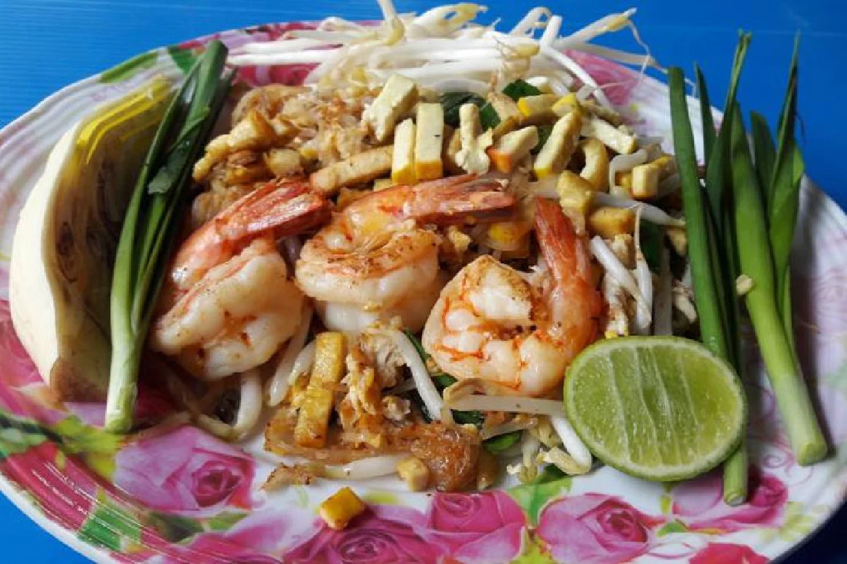 ผัดไทยเซนต์หลุยส์ เส้นจันท์สดรสเด็ด