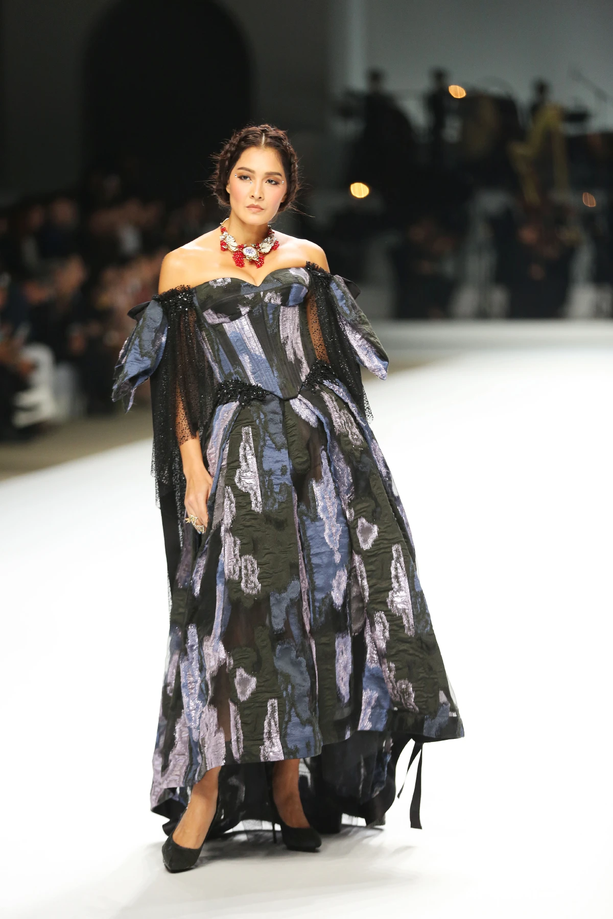 องค์หญิงสิริวัณณวรีฯ ทรงเผยโฉมคอลเลคชั่น สปริง/ซัมเมอร์ 2016