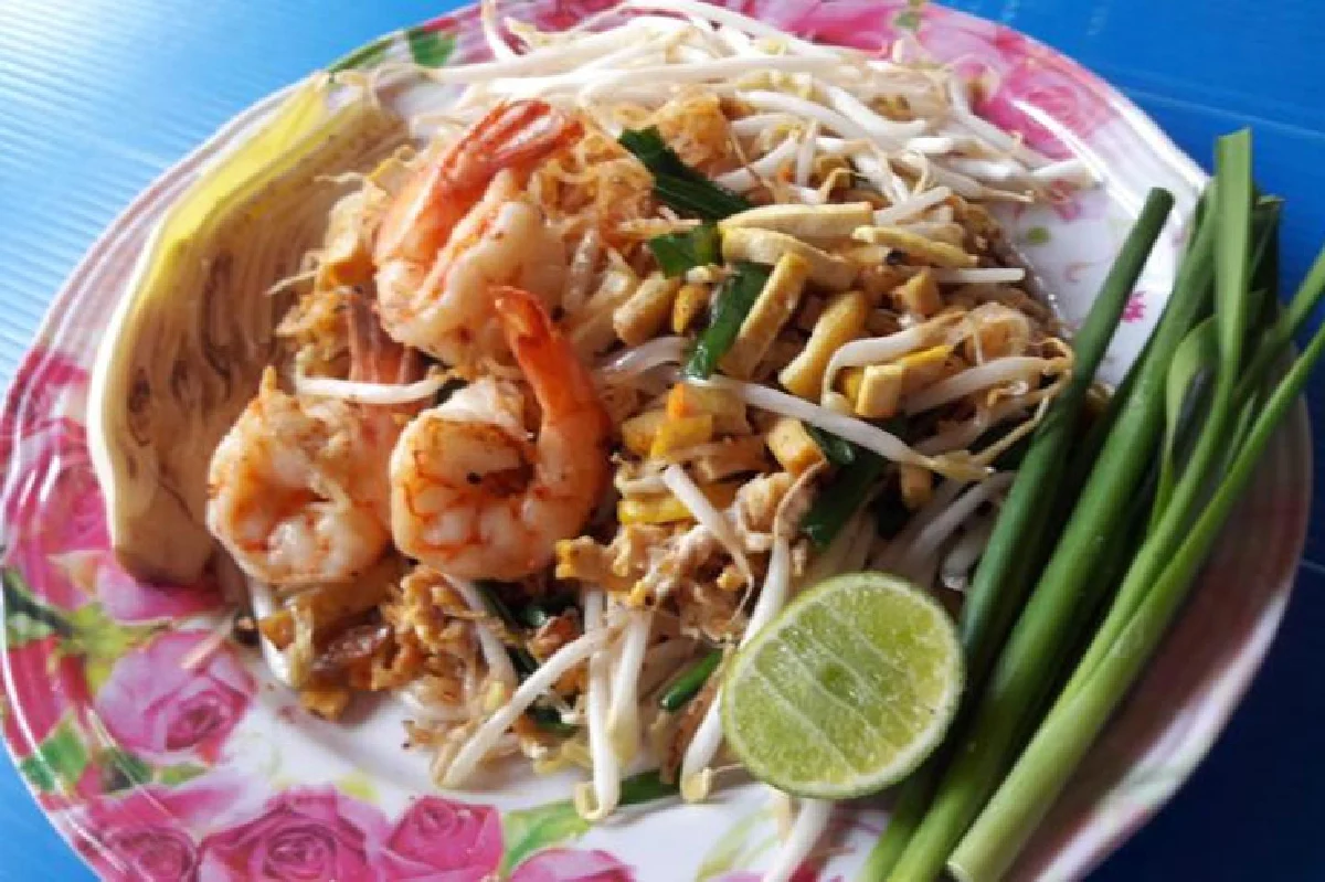 ผัดไทยเซนต์หลุยส์ เส้นจันท์สดรสเด็ด