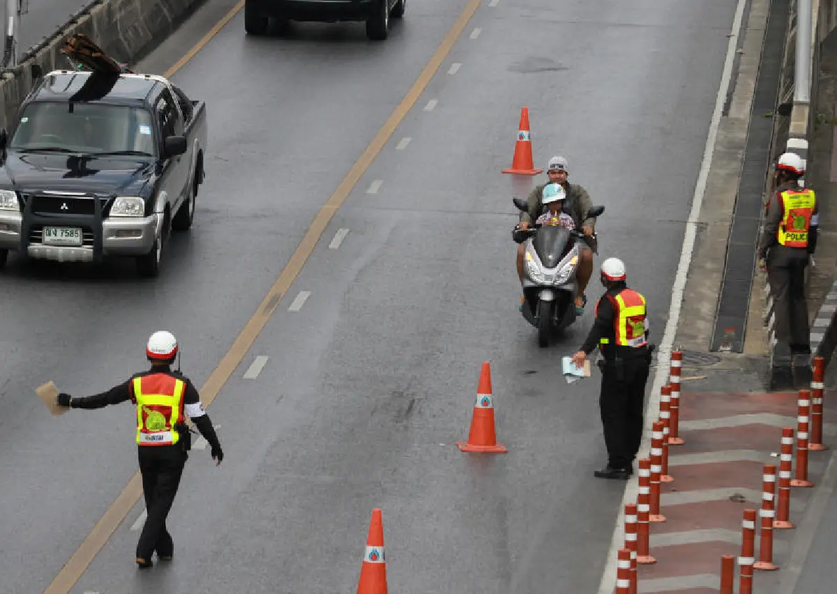 "ห้ามมอเตอร์ไซค์ขึ้นสะพาน-ลงอุโมงค์" ... ถึงเวลาออกแบบถนนที่ใช้ร่วมกันได้