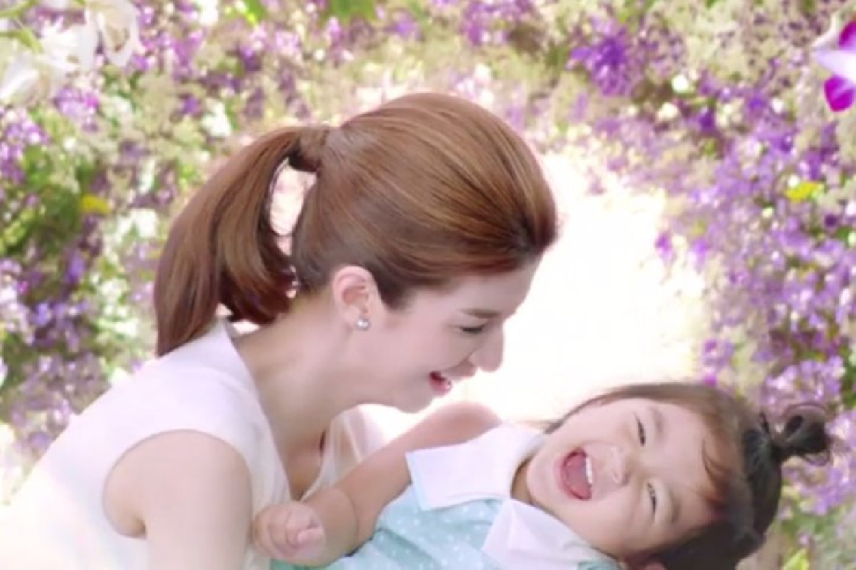 ฮอตต่อเนื่อง! เเม่โบว์ควงน้องมะลิ เล่นโฆษณาเเสนอบอุ่น ฮอตต่อเนื่อง! เเม่โบว์ควงน้องมะลิ เล่นโฆษณาเเสนอบอุ่น