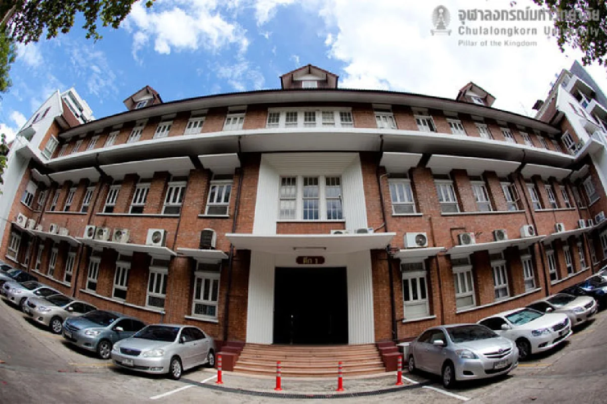 1 แสนบัณฑิต...100 ปีจุฬาฯ จากอดีตสู่อนาคต...เก่งไม่พอต้องมีจริยธรรม