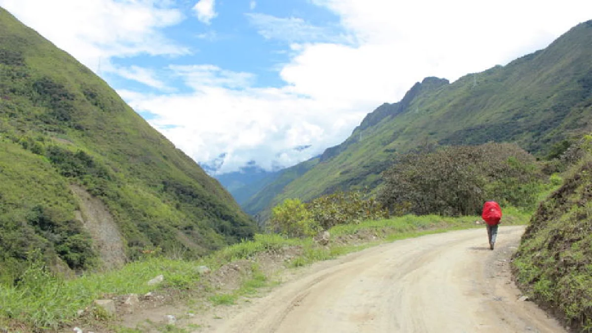 Along Way Home เพื่อนเดินทางสุดขอบโลก