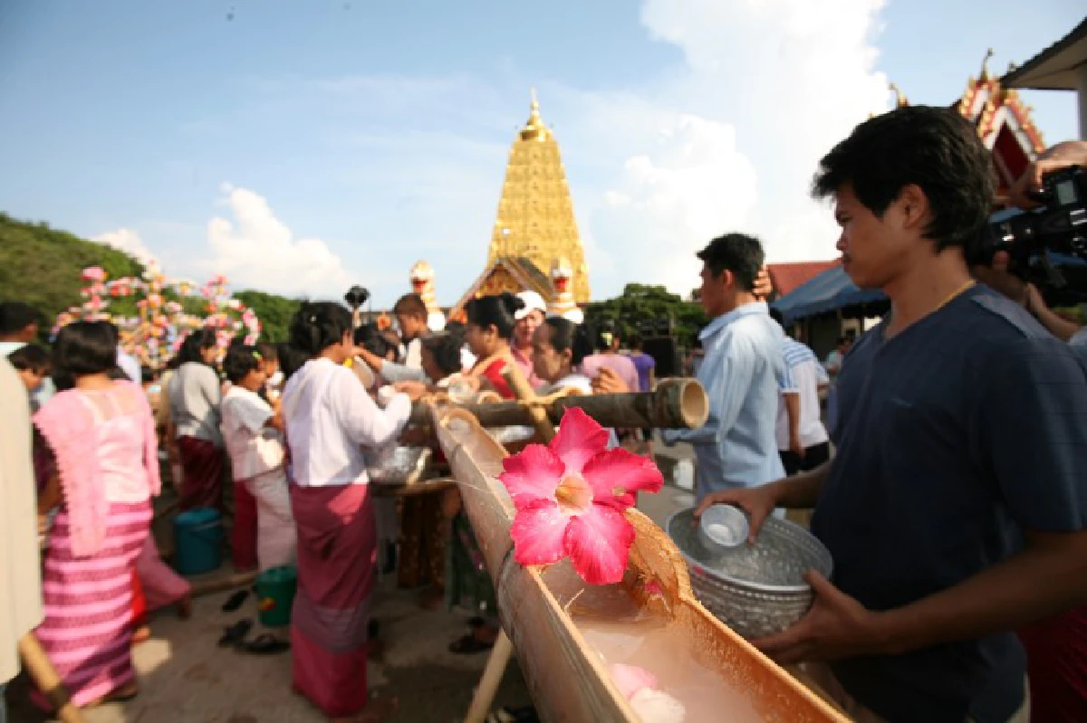 เที่ยวสงกรานต์ หลากประเพณีย้อนยุค "เมืองกาญจน์"