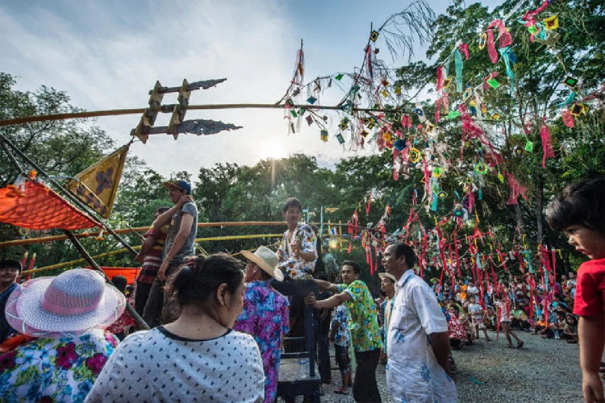 เที่ยวสงกรานต์ หลากประเพณีย้อนยุค ‘เมืองกาญจน์’