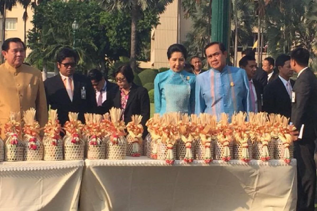 บิ๊กตู่นำครม.ทำบุญสงกรานต์ วอนอย่าอ้างเสรีภาพทำผิดกม.