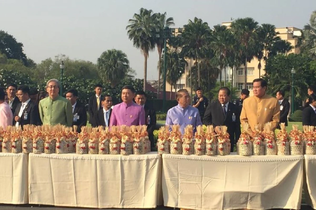 บิ๊กตู่นำครม.ทำบุญสงกรานต์ วอนอย่าอ้างเสรีภาพทำผิดกม.