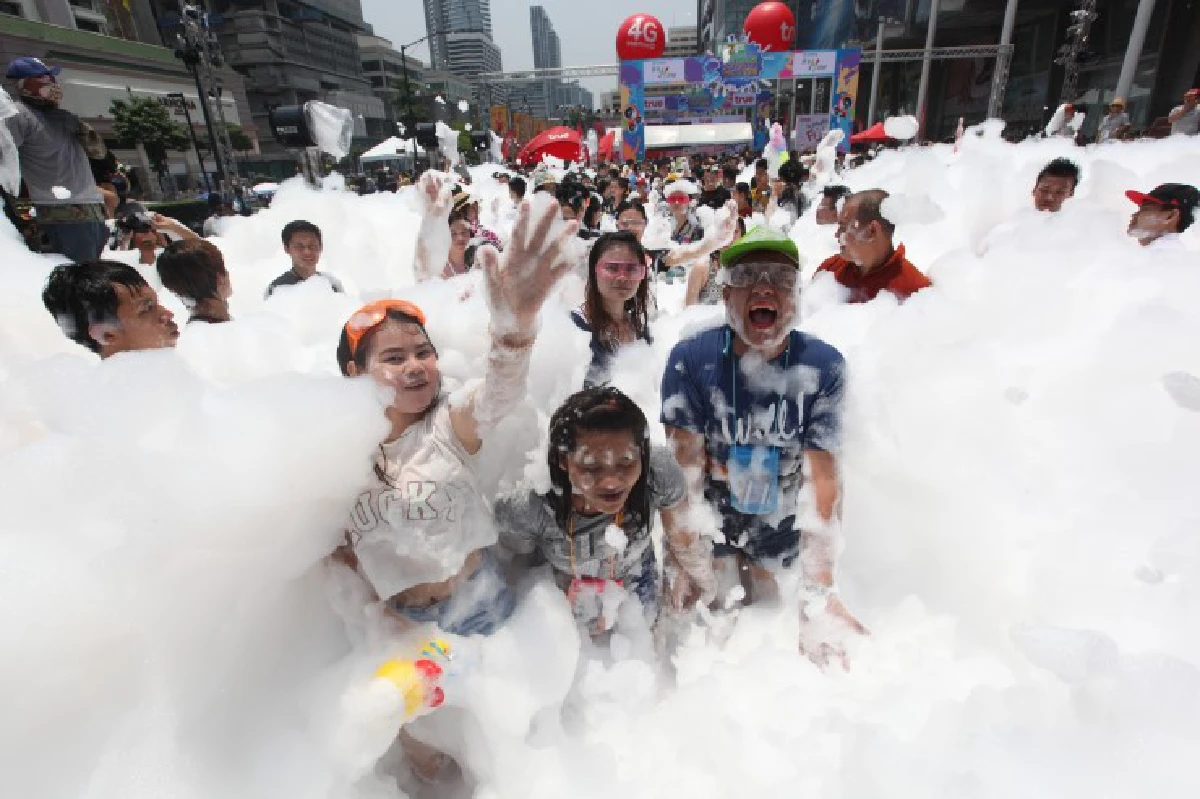 เริ่มแล้ว! "M2F Songkran Festival @Central World"