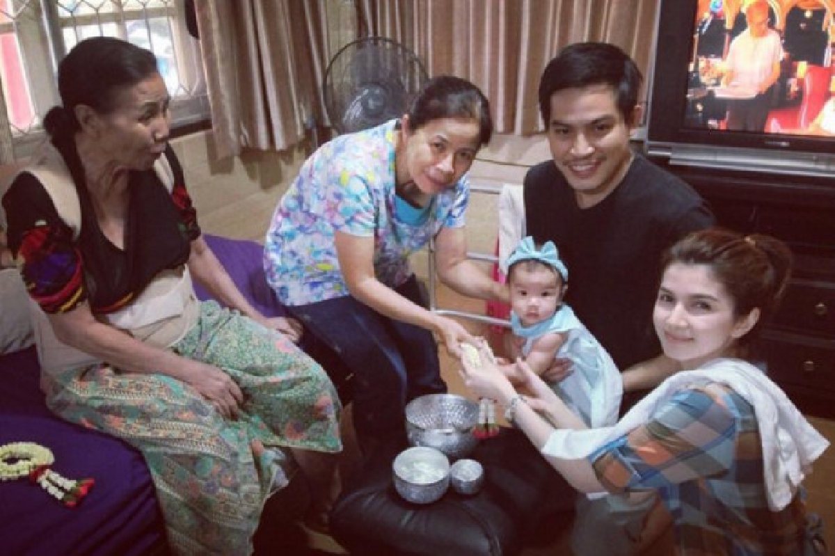 "สุขสันต์วันสงกรานต์นะปอ"โบว์ แวนด้าโพสต์ภาพรำลึกอดีตสุดซึ้ง "สุขสันต์วันสงกรานต์นะปอ"โบว์ แวนด้าโพสต์ภาพรำลึกอดีตสุดซึ้ง