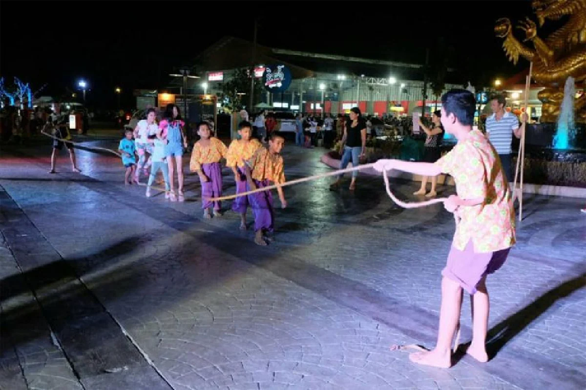 ชุ่มฉ่ำ กับสงกรานต์วิถีไทย