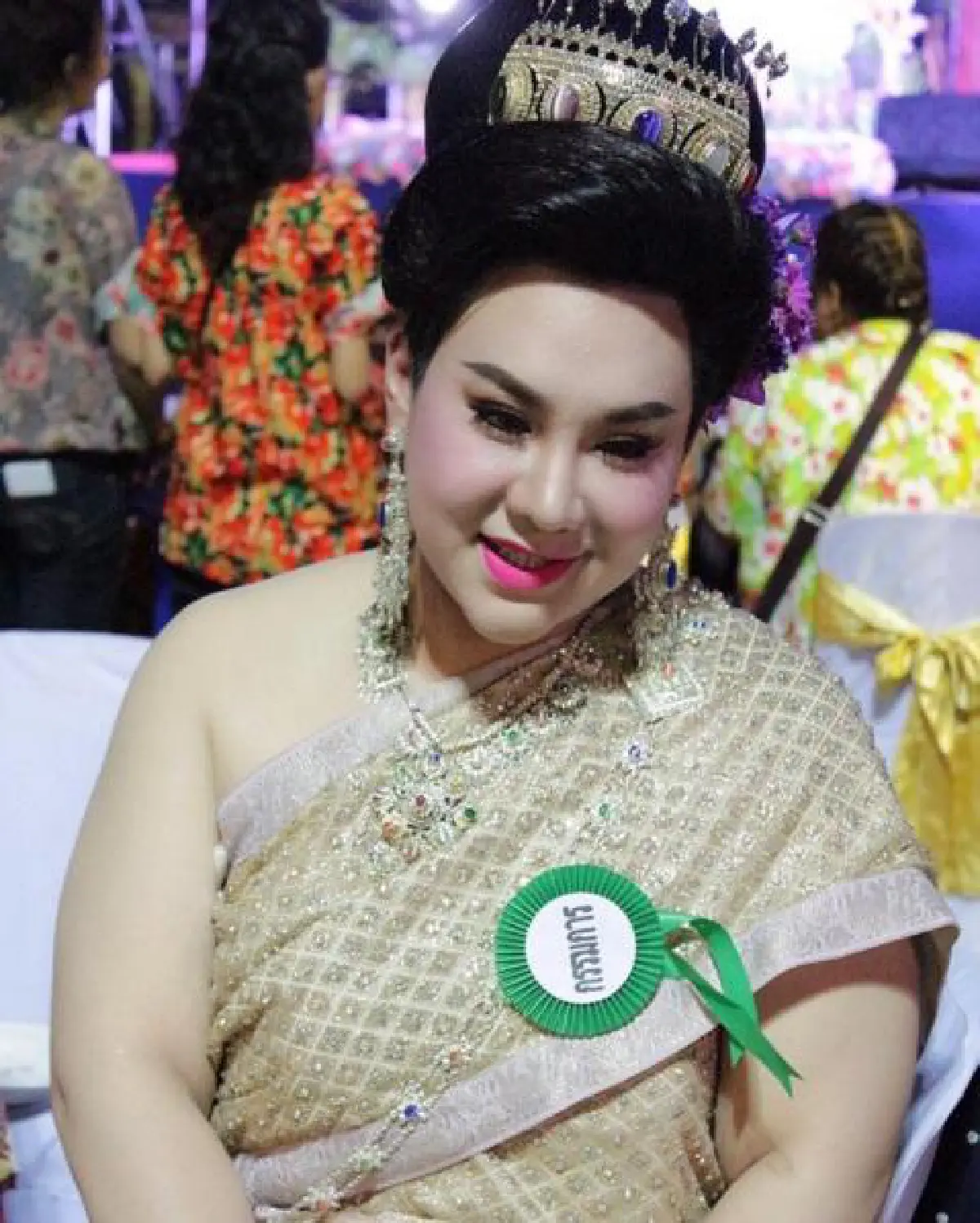 สวยอลัง! ดีเจบุ๊คโกะ แปลงโฉมเป็น "นางสงกรานต์"