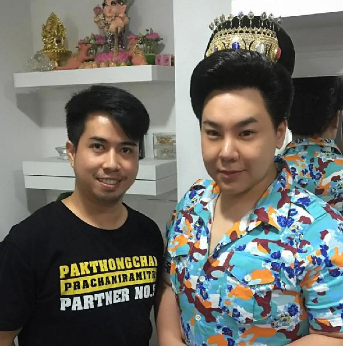 สวยอลัง! ดีเจบุ๊คโกะ แปลงโฉมเป็น "นางสงกรานต์"