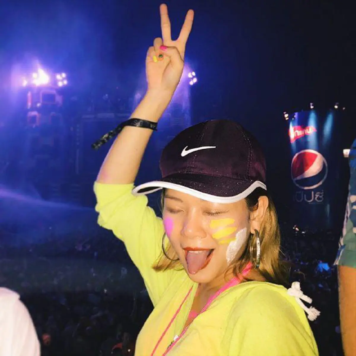 ยอมใจในความแซ่บ! กุ๊บกิ๊บ อุ้มท้อง 6 เดือนเล่นสงกรานต์