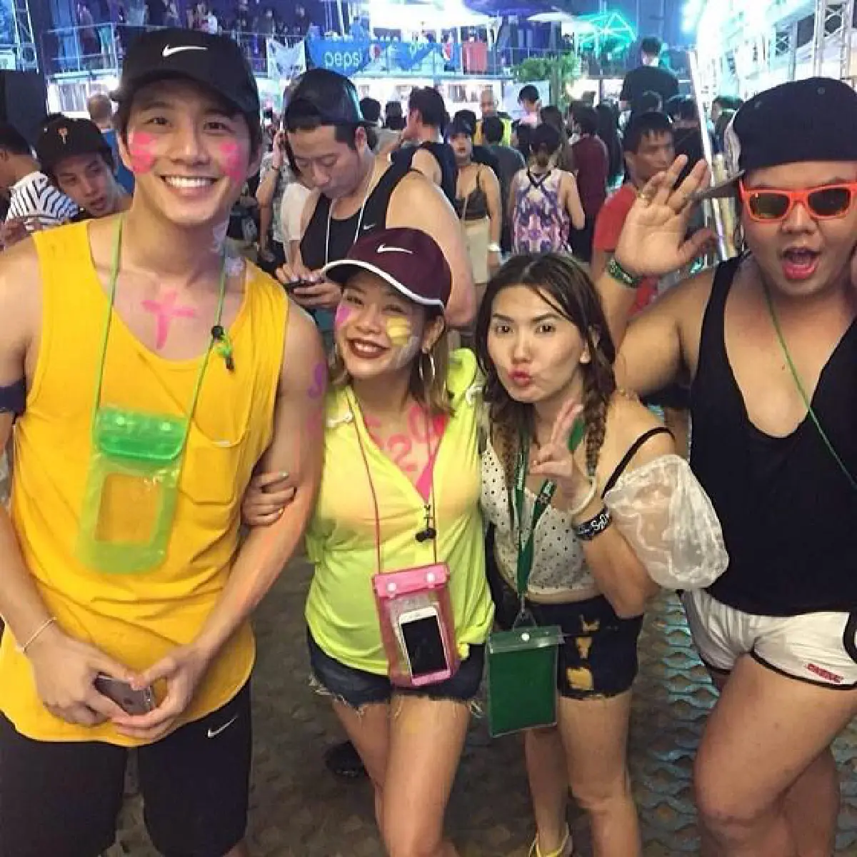 ยอมใจในความแซ่บ! กุ๊บกิ๊บ อุ้มท้อง 6 เดือนเล่นสงกรานต์