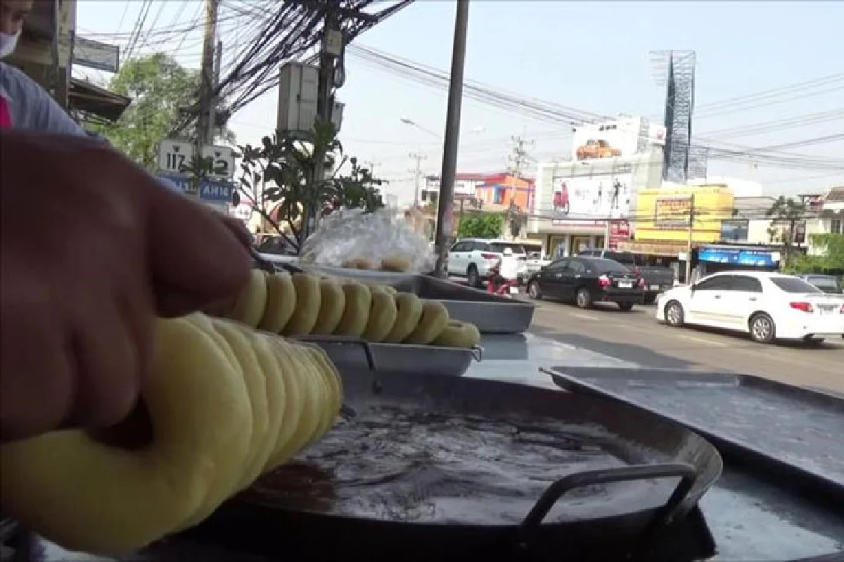 โดนัททอดบ้านคลอง รสนุ่มอร่อย..เสิร์ฟร้อนๆ