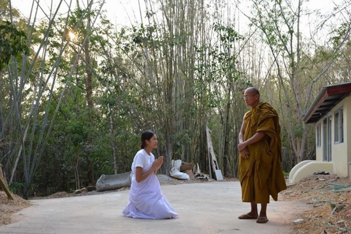 แนท อนิพรณ์ เข้าปฎิบัติธรรมสงบจิตใจในวันสงกรานต์