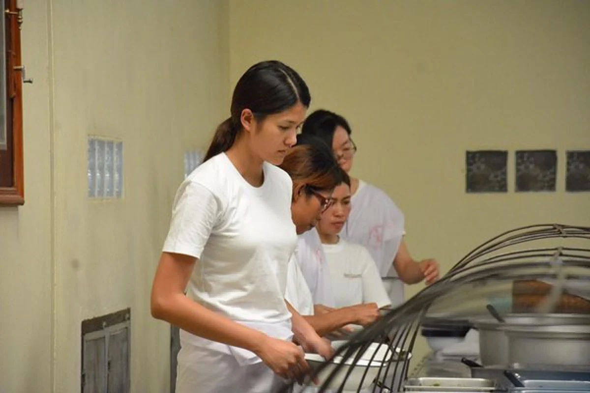 แนท อนิพรณ์ เข้าปฎิบัติธรรมสงบจิตใจในวันสงกรานต์