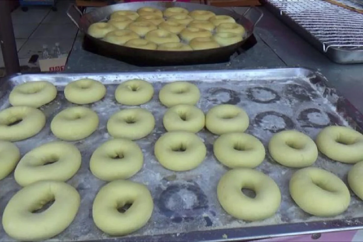 โดนัททอดบ้านคลอง รสนุ่มอร่อย..เสิร์ฟร้อนๆ