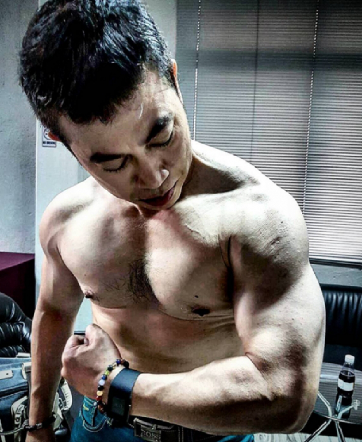 55 ปียังฟิตปั๋ง! อ.เชน จตุพล อวดซิกแพคแน่นเว่อร์
