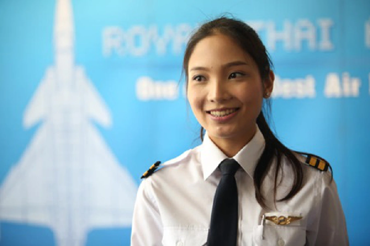 สาวปัตตานีสมัครนักบินหญิงคนแรก