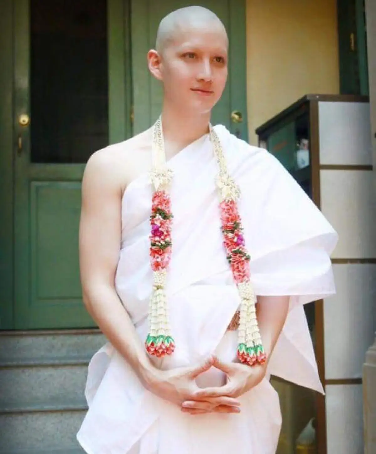 กอล์ฟ พิชญะ บวชแทนคุณพ่อแม่ ได้รับฉายา "สุวิชโช"