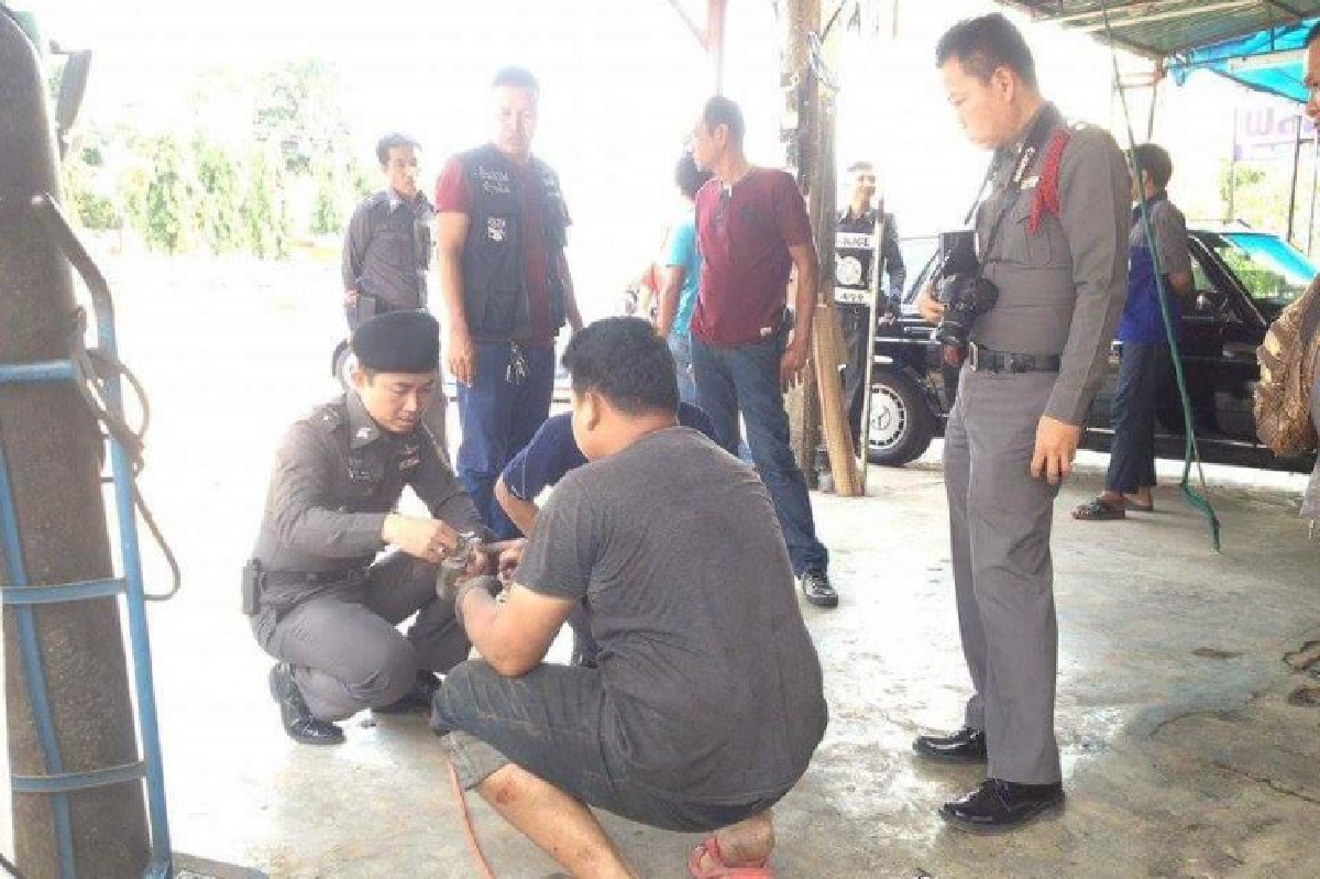ช่างแอร์พลาดใช้ลมเป่า "ไดเออร์" แรงเกินทำบึ้มใส่ดับ ช่างแอร์พลาดใช้ลมเป่า "ไดเออร์" แรงเกินทำบึ้มใส่ดับ