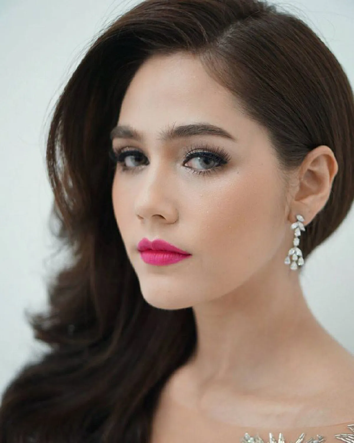 สวยปังทุกองศา! ชมพู่ อารยา ในชุดซีทรูแหวกหน้าโชว์อึ๋ม