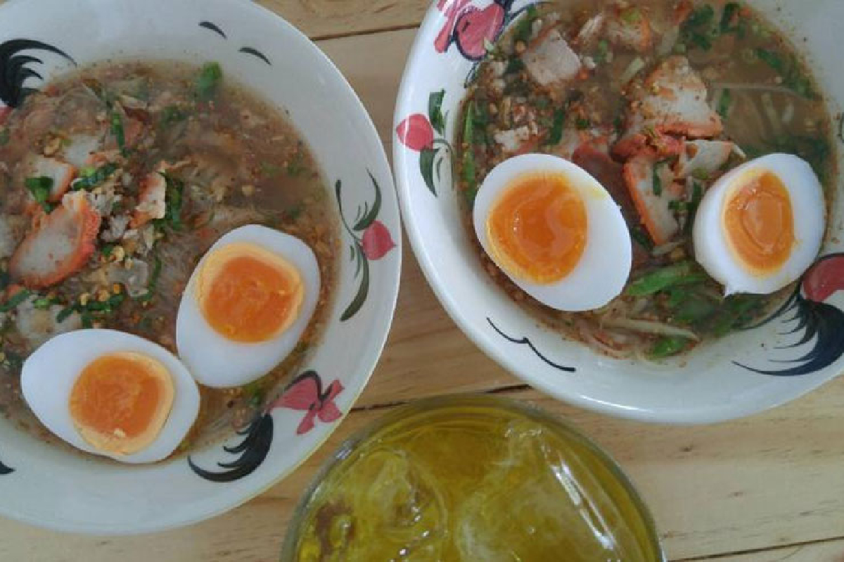 อร่อยเนียนๆ ก๋วยเตี๋ยวสุโขทัย แม่บุญรอด อร่อยเนียนๆ ก๋วยเตี๋ยวสุโขทัย แม่บุญรอด