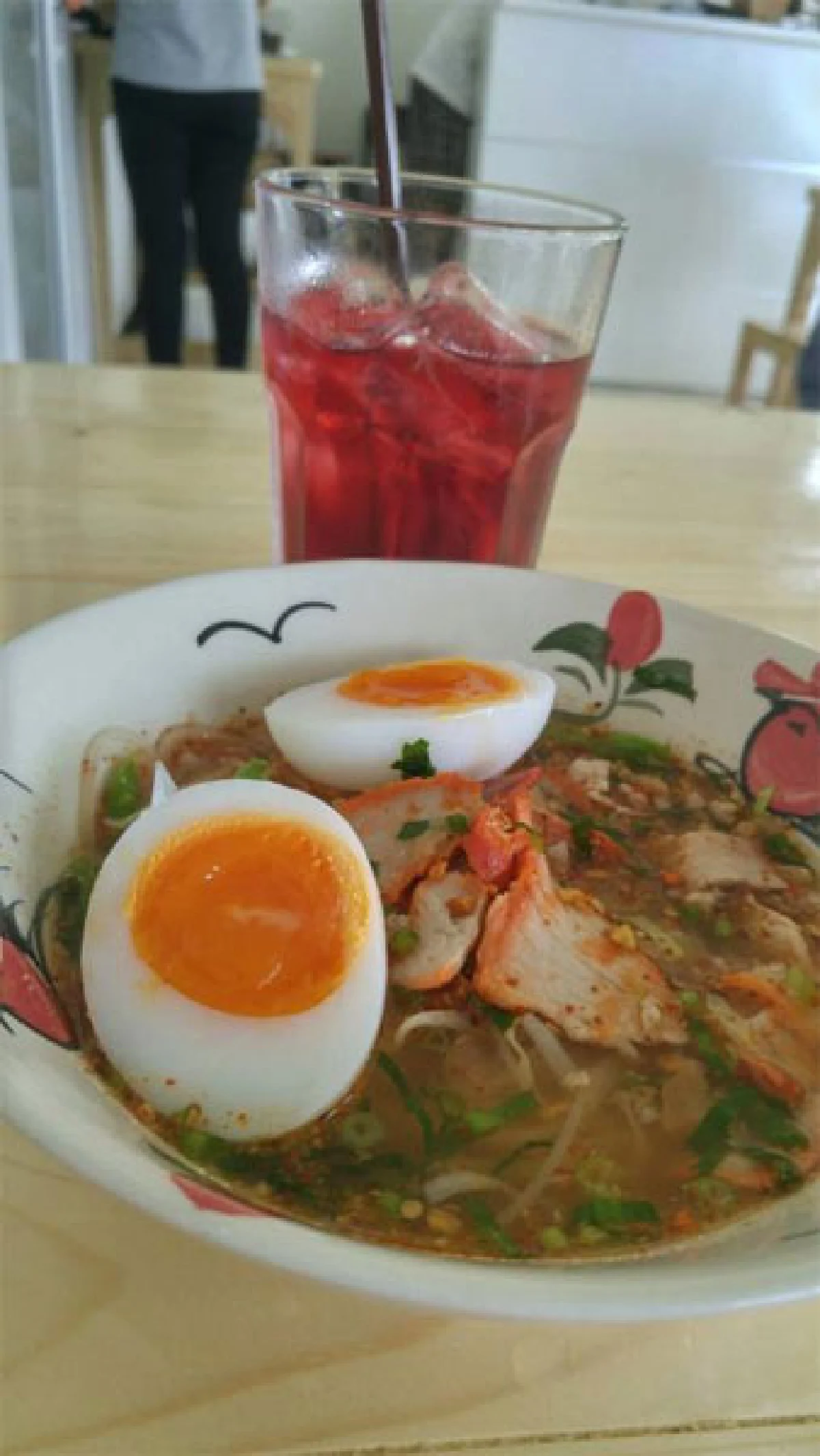 อร่อยเนียนๆ ก๋วยเตี๋ยวสุโขทัย แม่บุญรอด