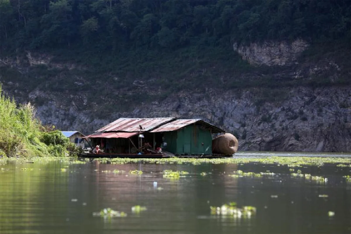 ห้องเรียน เรือนแพ