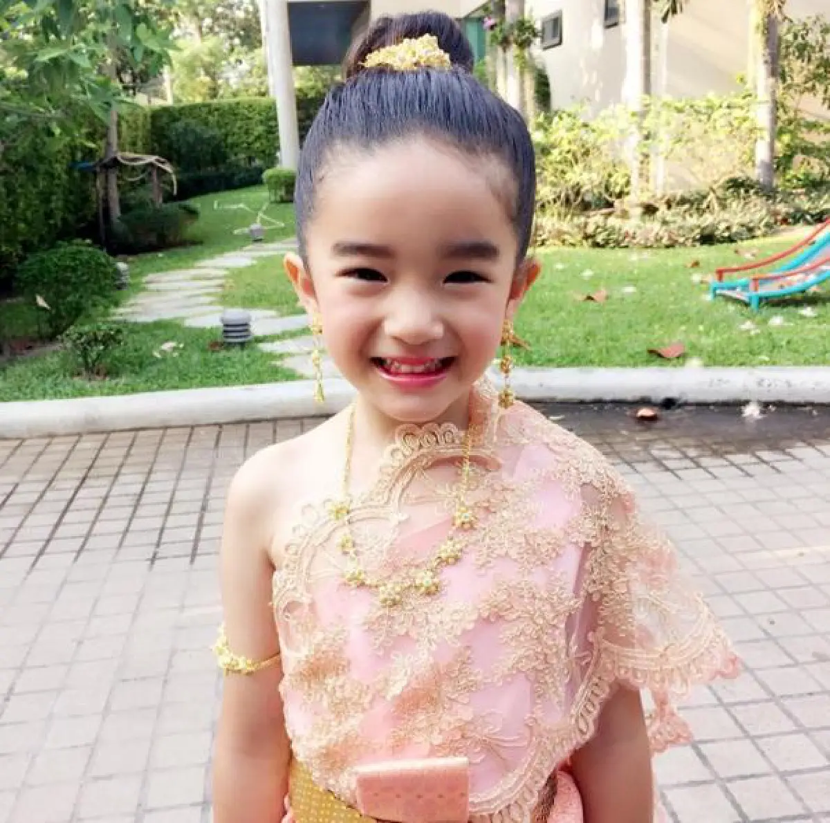 กบ-บรู๊ค อวยพรซึ้งฉลองวันเกิดลูกสาว น้องณดา 5 ขวบแล้ว