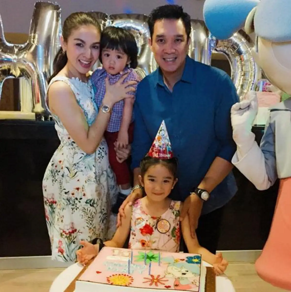 กบ-บรู๊ค อวยพรซึ้งฉลองวันเกิดลูกสาว น้องณดา 5 ขวบแล้ว