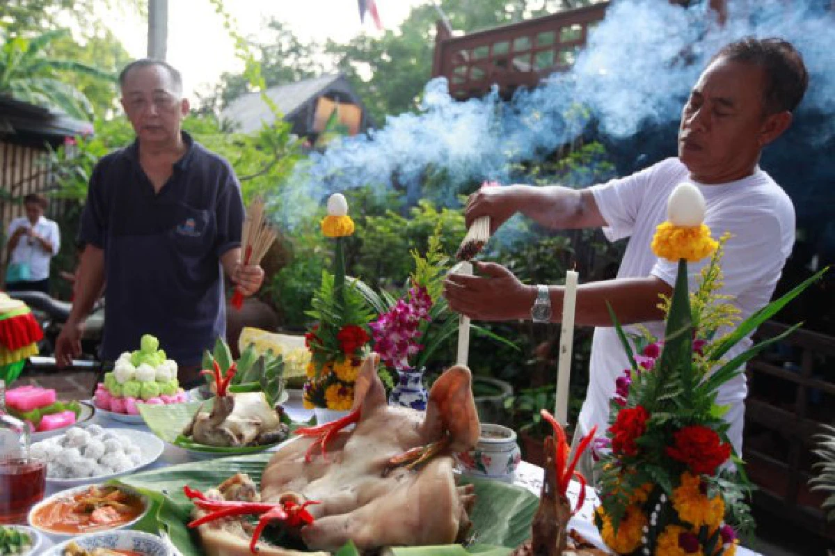 ชาวชุมชนป้อมมหากาฬจัดงานสมาพ่อปู่ฯก่อนถูกยึดคืนพื้นที่