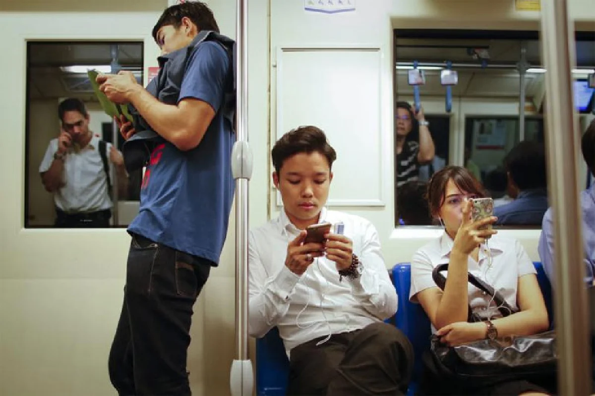 รู้เท่าทันโซเชียลฯ ท่องโลกเสมือนอย่างมีความสุข