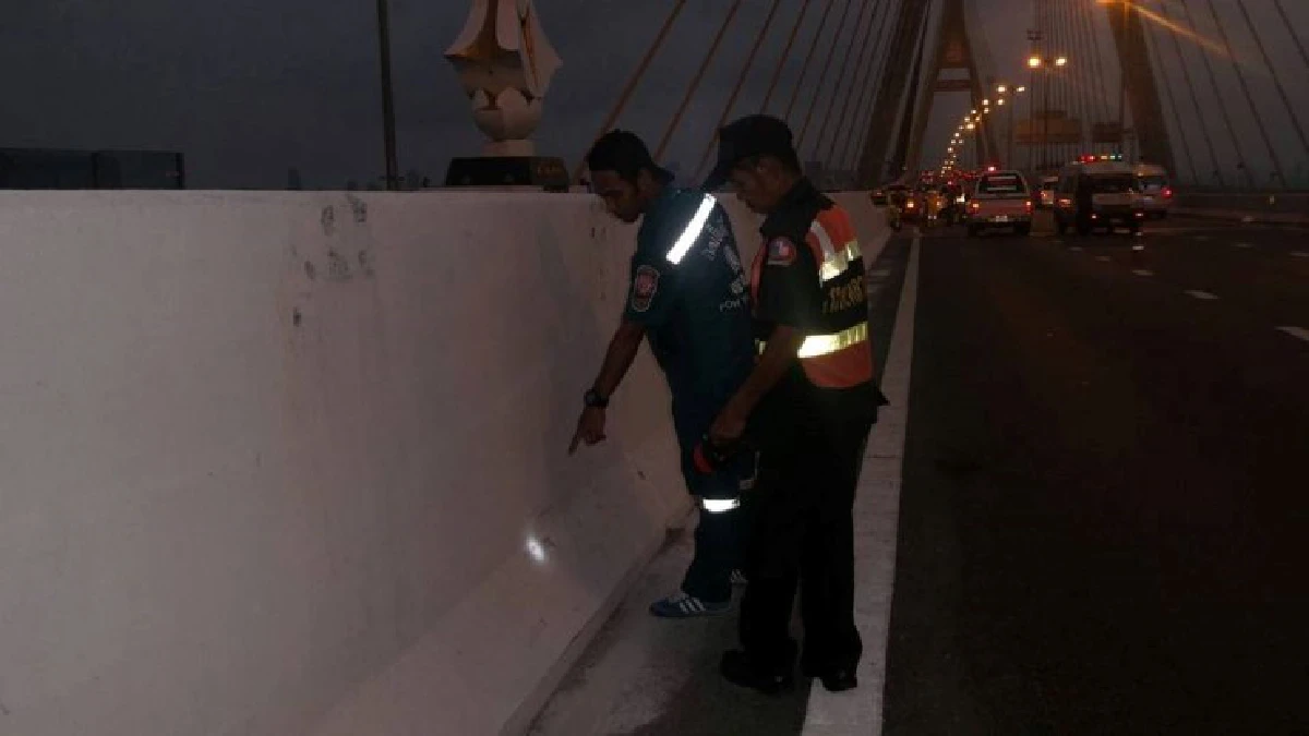 ตำรวจขี่บิ๊กไบค์คว่ำบนสะพานภูมิพล-แฟนสาวดับ