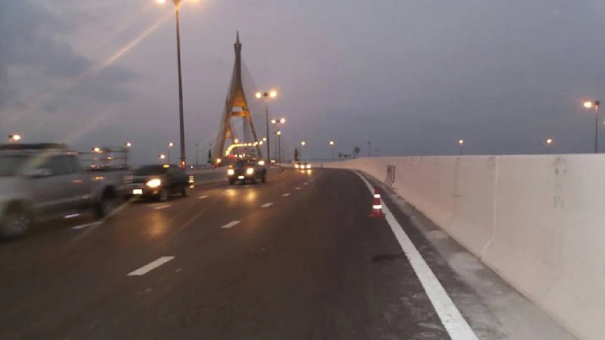 ตำรวจขี่บิ๊กไบค์คว่ำบนสะพานภูมิพล-แฟนสาวดับ