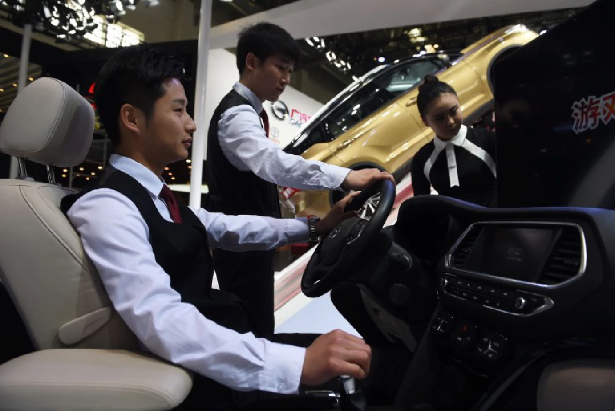 ผู้ผลิตแข่งเดือดตลาดรถจีน หวั่นเศรษฐกิจซบกดดันยอด