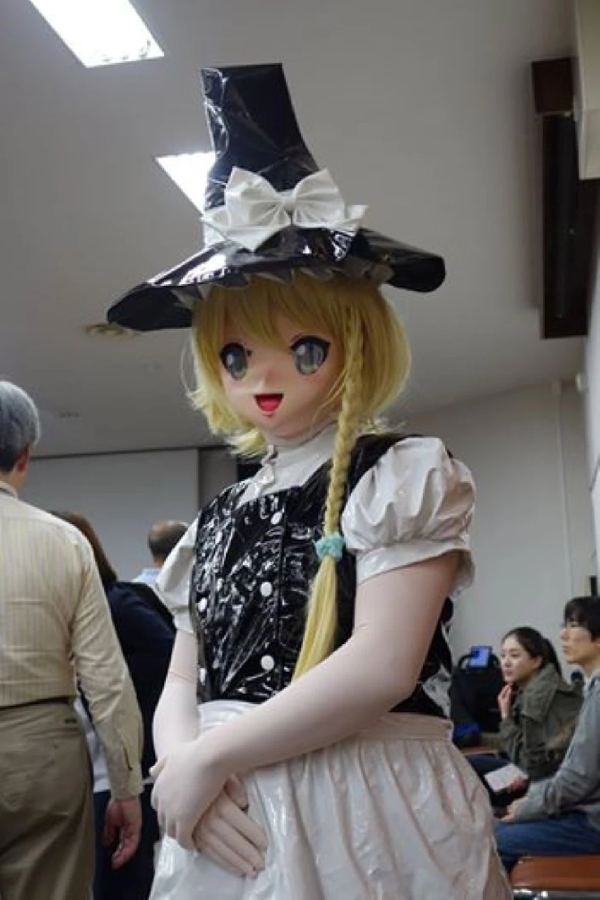 ไอเดียเลิศ!อ.ญี่ปุ่นแต่งคอสเพลย์ไปสอนนศ. สร้างความครึกครื้นในห้องเรียน