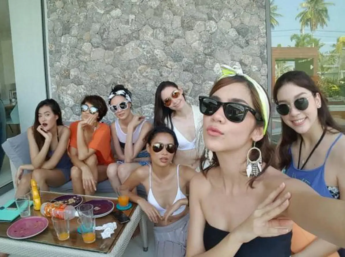 แซ่บทุกนาง! ทีมลูกเกด อวดหุ่นเซ็กซี่ปาร์ตี้ริมสระว่ายน้ำ