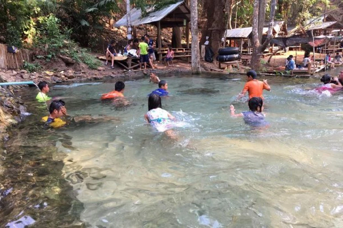 พบสวรรค์บนดอยที่แม่แจ่มนักท่องเที่ยวแห่ลงเล่นน้ำ