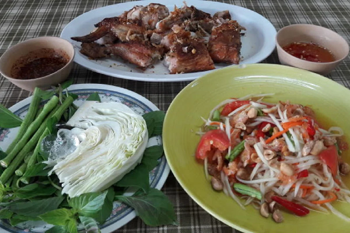 ส้มตำไก่ย่างทิพรส แซบถึงรสถึงใจ