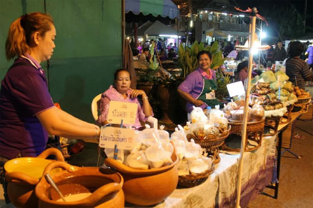 ชวนเที่ยวตลาดต้องชม ถนนคนเดินเมืองเก่าปราณบุรี