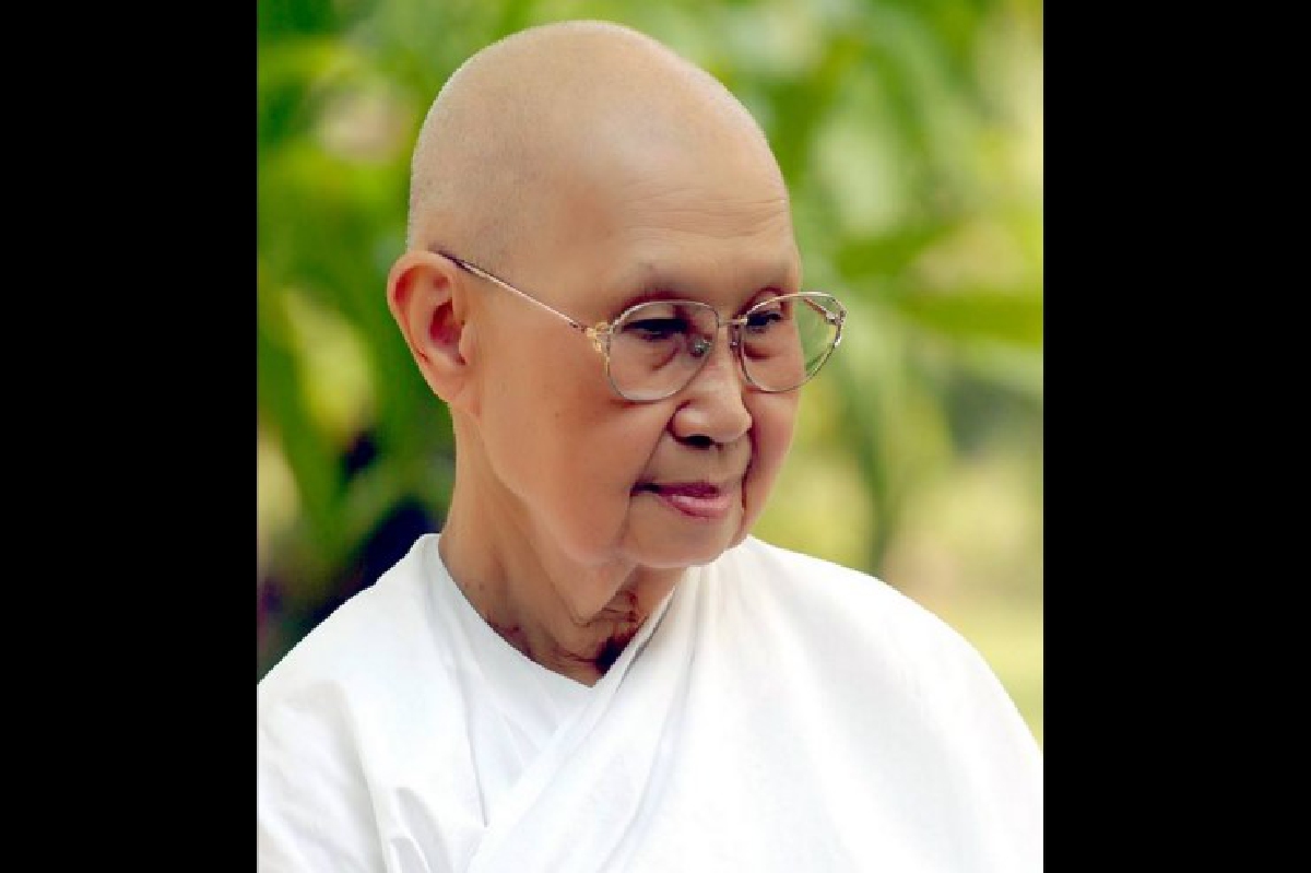 แด่ครูผู้ให้ ...คารวาลัย "ศาสตราจารย์อุบาสิกาคุณรัญจวน อินทรกำแหง" แด่ครูผู้ให้ ...คารวาลัย "ศาสตราจารย์อุบาสิกาคุณรัญจวน อินทรกำแหง"