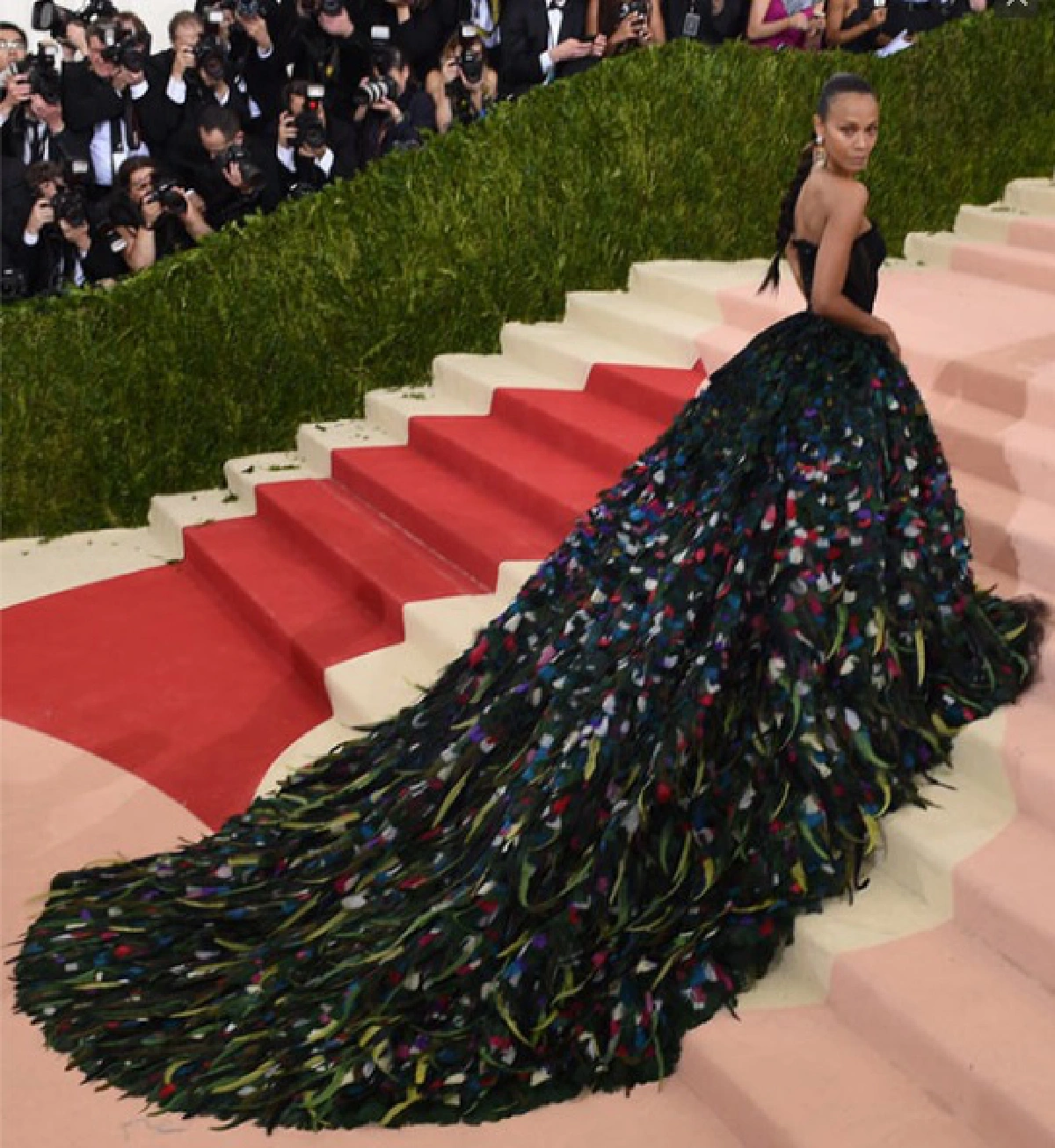 ส่องแฟชั่นซุปตาร์ประชันสวยบนพรมแดง Met Gala 2016