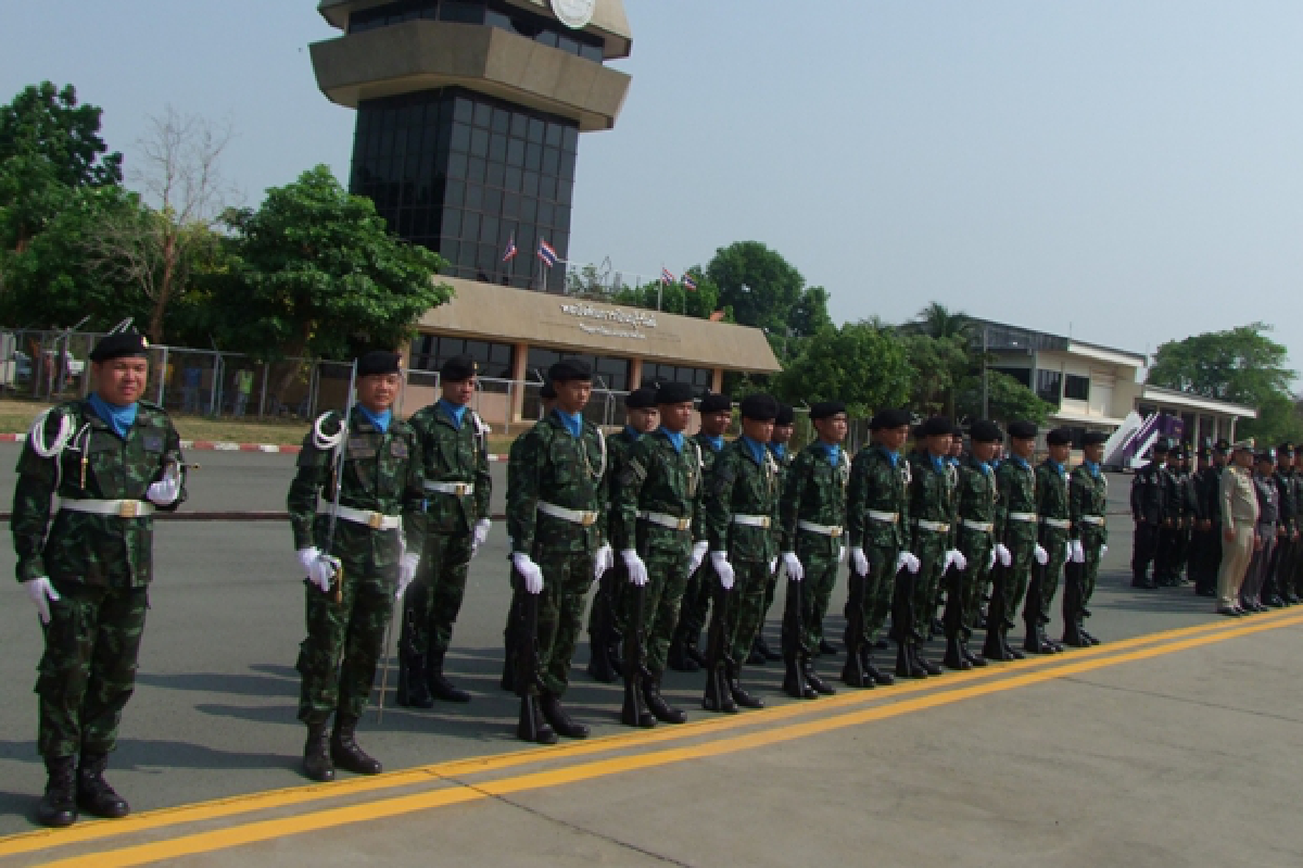 บุรีรัมย์ตั้งแถวรับศพนาวิกโยธินพลีชีพเหตุไม่สงบใต้