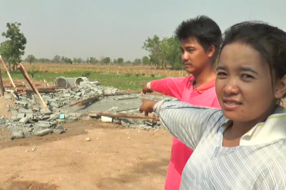 ชาวบ้านสุโขทัยสุดช้ำเจอพายุฤดูร้อนถล่มบ้านรอบ2 ชาวบ้านสุโขทัยสุดช้ำเจอพายุฤดูร้อนถล่มบ้านรอบ2