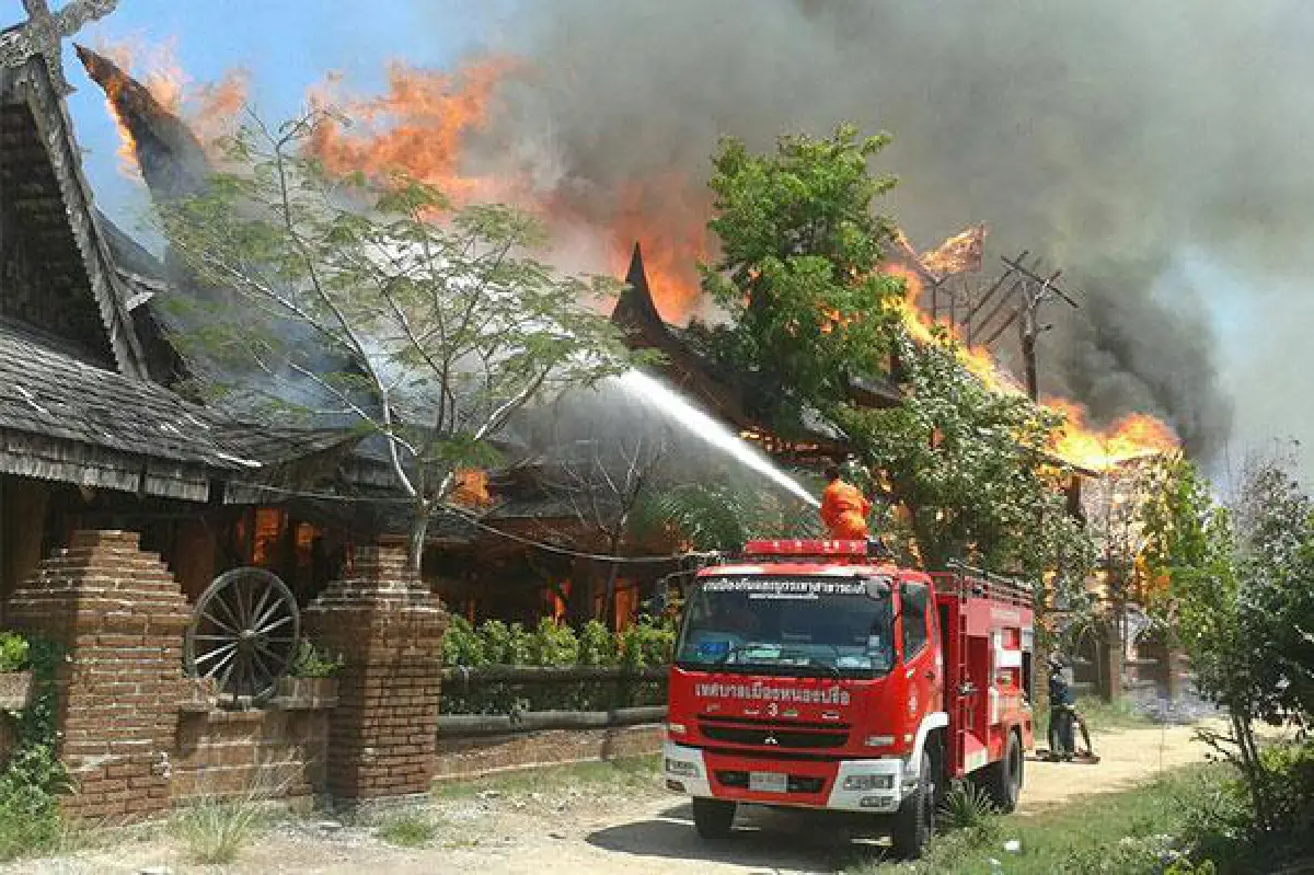 Fire: B100m Pattaya tourist attraction burns to ground