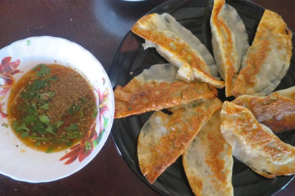 บะหมี่เกี๊ยวยูนนาน รสเด็ดหมู่บ้านอรุโณทัย