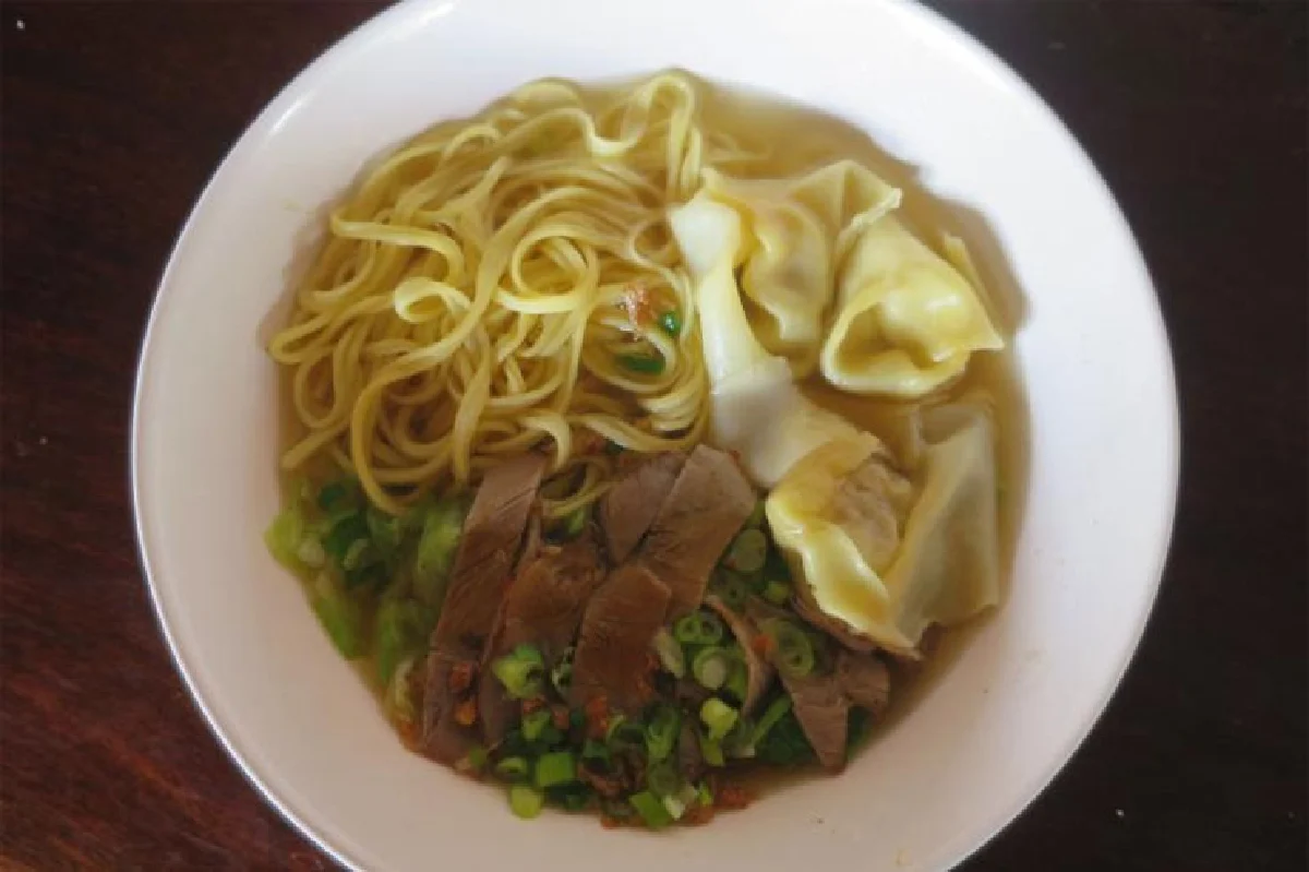 บะหมี่เกี๊ยวยูนนาน รสเด็ดหมู่บ้านอรุโณทัย