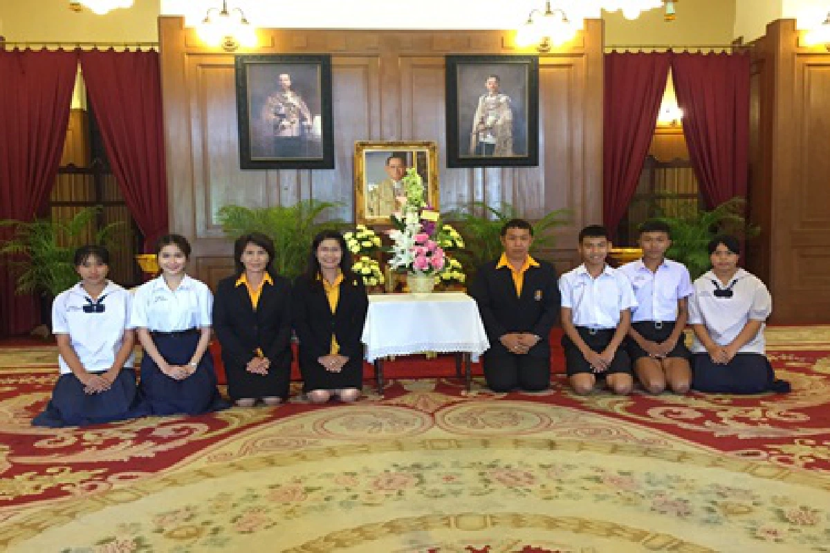 ประชาชนร่วมลงนามถวายพระพรในหลวง